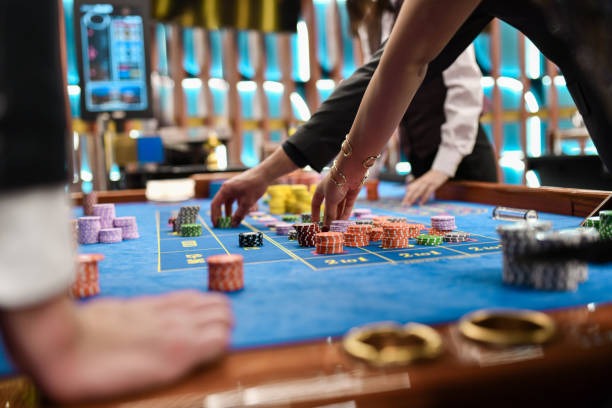 Live Tarung Mesin table streaming on psp mobile app with dealer and game mechanism visible